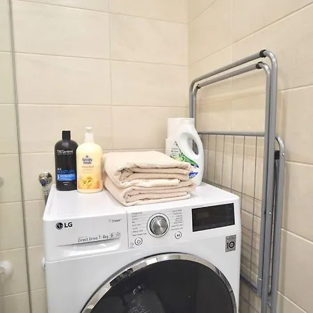 Stylish Studio With Free Private Parking & Wi-fi Apartmán