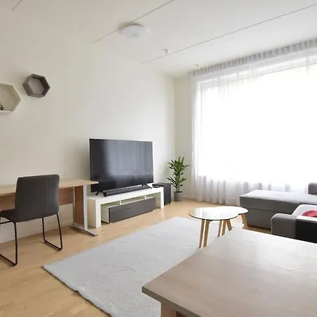Stylish Studio With Free Private Parking & Wi-fi Apartman