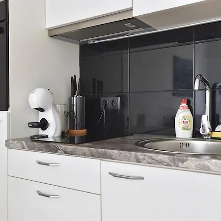 Apartamento Stylish Studio With Free Private Parking & Wi-fi